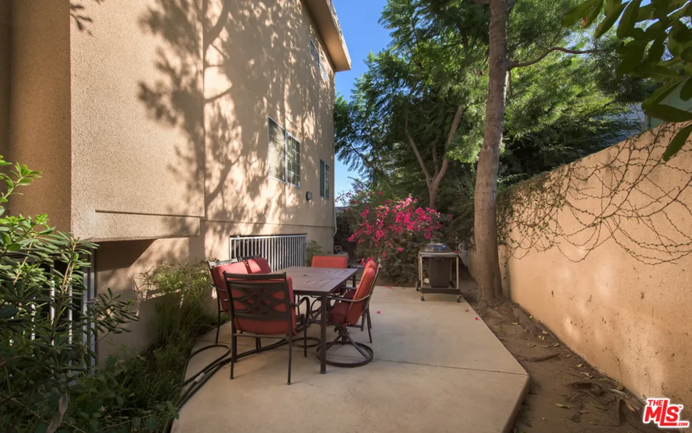 5241 Vantage Avenue #104 Valley Village, CA 91607