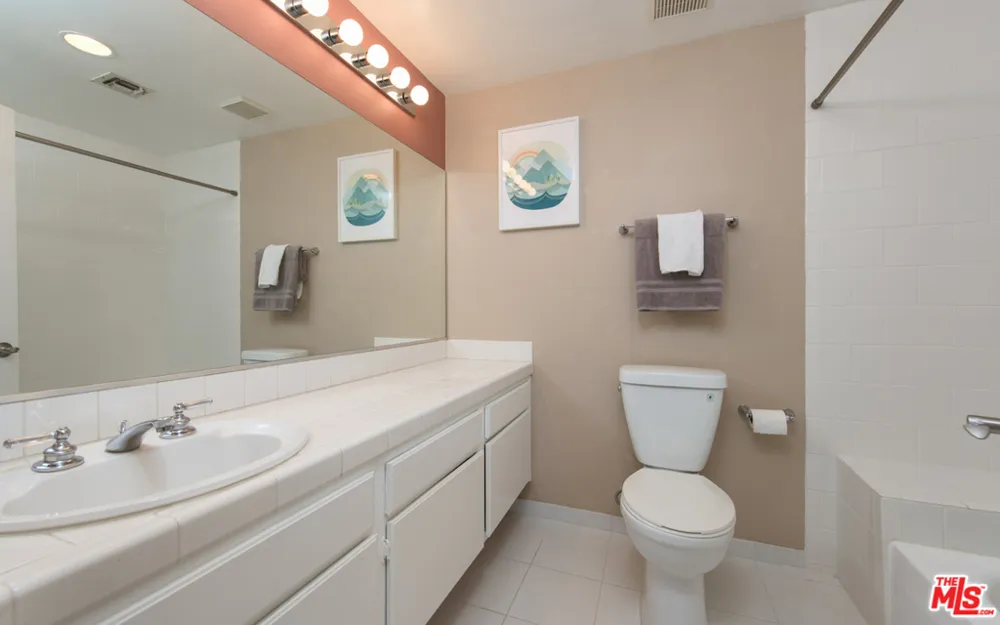5241 Vantage Avenue #104 Valley Village, CA 91607