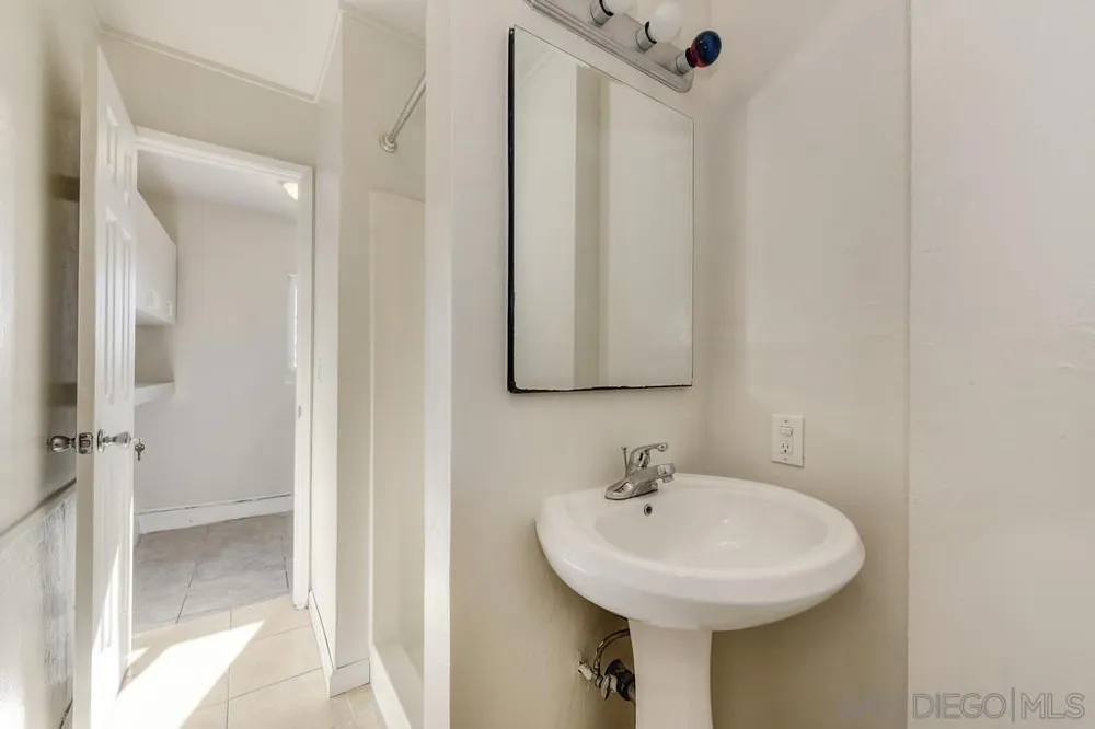63 Minerva St. San Fernando, CA 94112