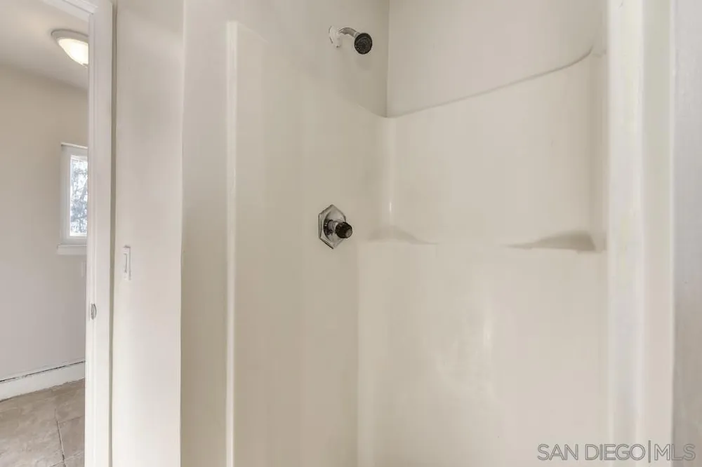 63 Minerva St. San Fernando, CA 94112