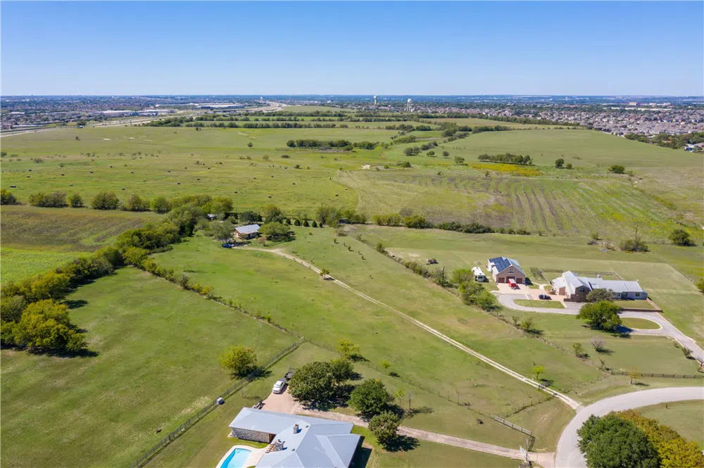 19824 Panther Drive Pflugerville, TX 78660