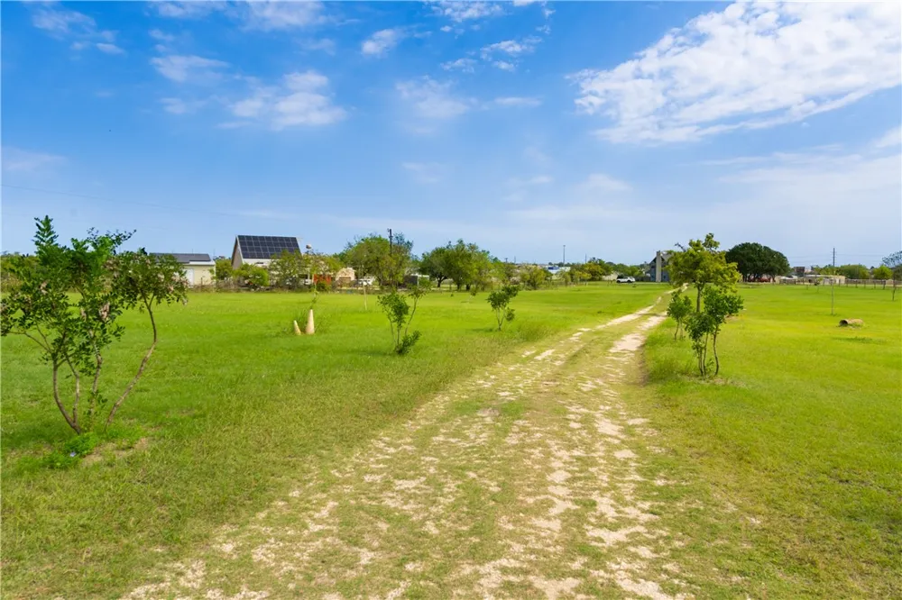 19824 Panther Drive Pflugerville, TX 78660
