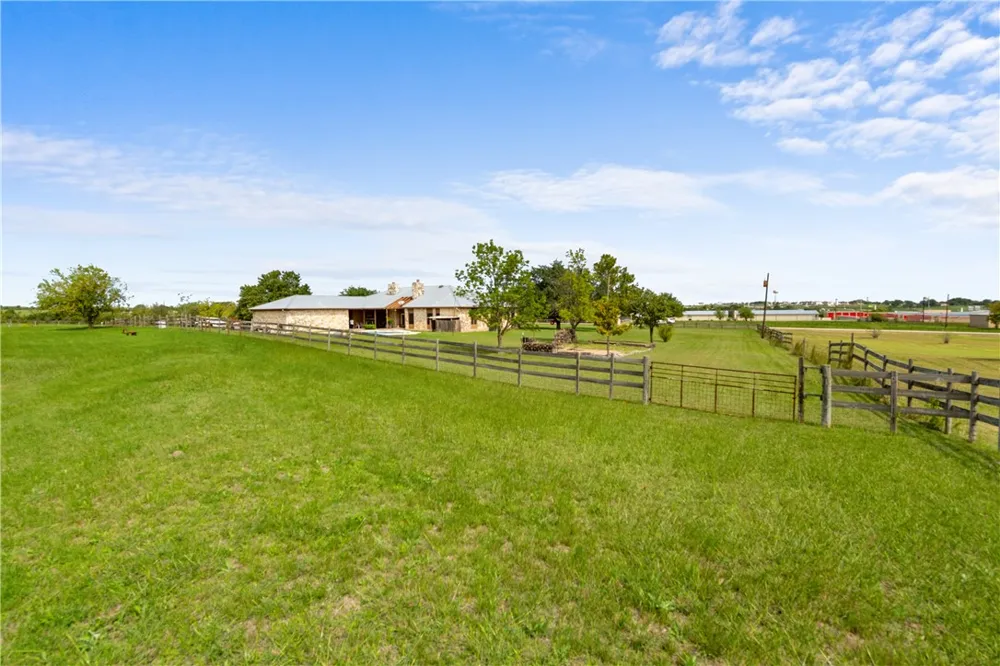 19818 Panther Drive Pflugerville, TX 78660