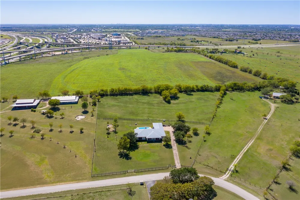 19818 Panther Drive Pflugerville, TX 78660
