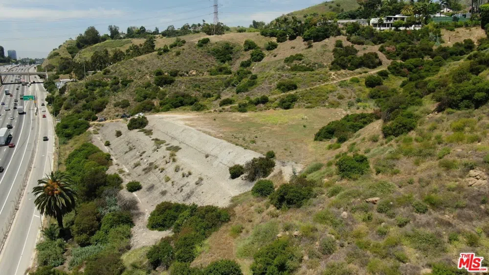 2864 E Cahuenga Blvd Los Angeles, CA 90068