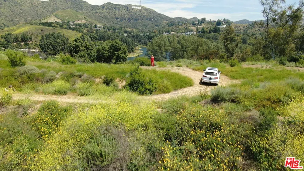 2864 E Cahuenga Blvd