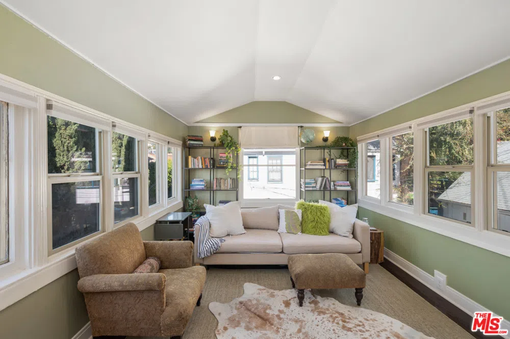 2146 Beachwood Terrace Los Angeles, CA 90068