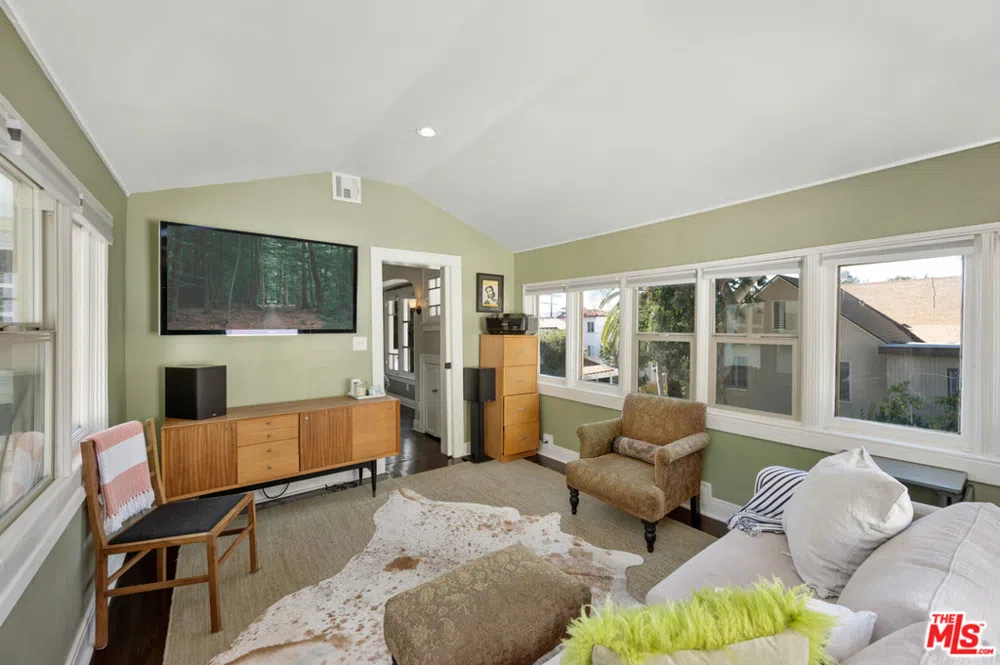 2146 Beachwood Terrace Los Angeles, CA 90068