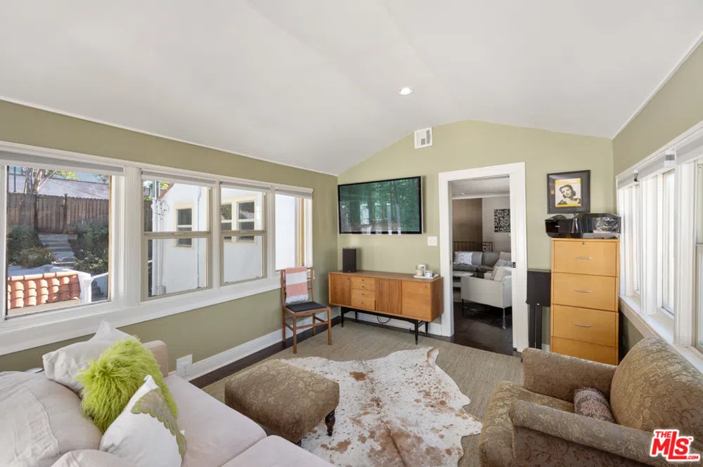 2146 Beachwood Terrace Los Angeles, CA 90068