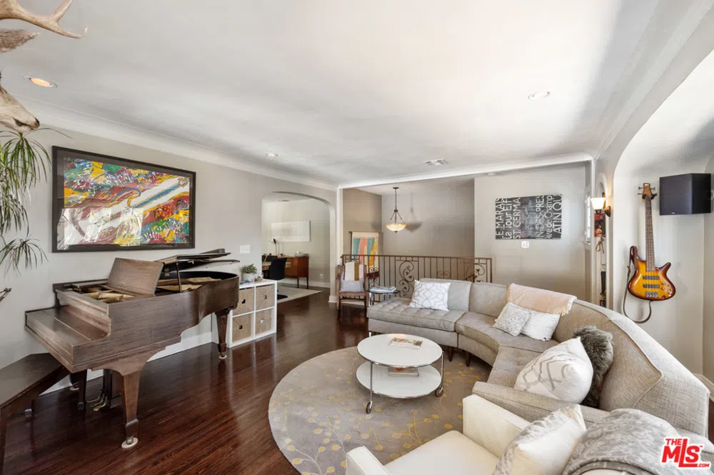 2146 Beachwood Terrace Los Angeles, CA 90068