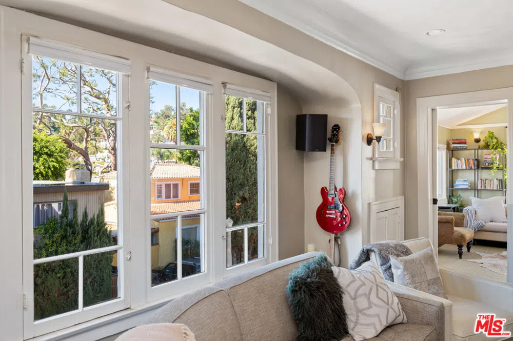 2146 Beachwood Terrace Los Angeles, CA 90068