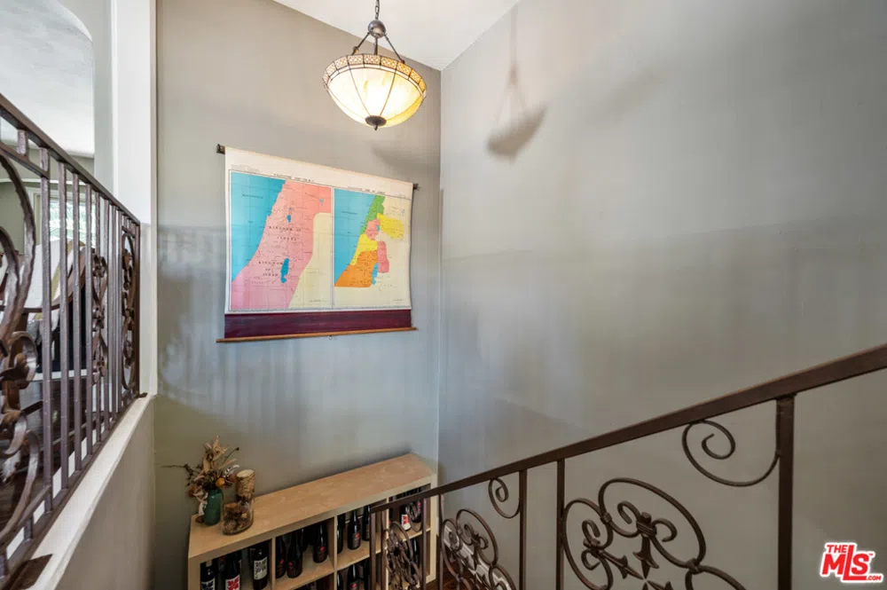 2146 Beachwood Terrace Los Angeles, CA 90068