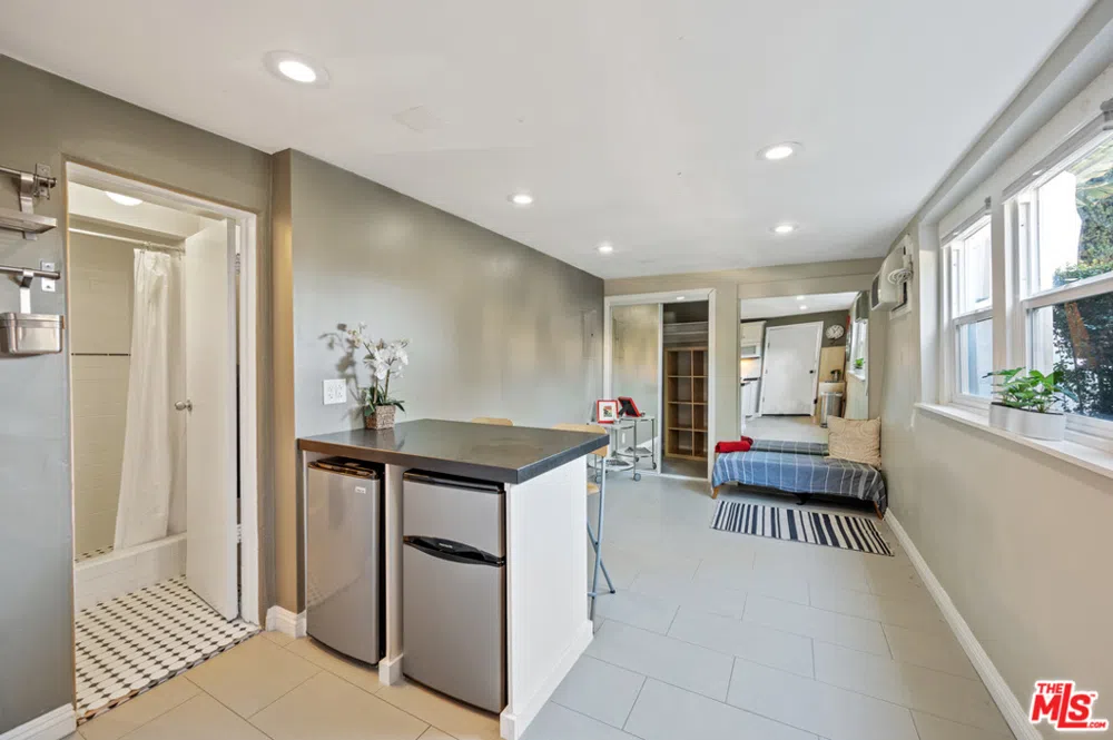2146 Beachwood Terrace Los Angeles, CA 90068