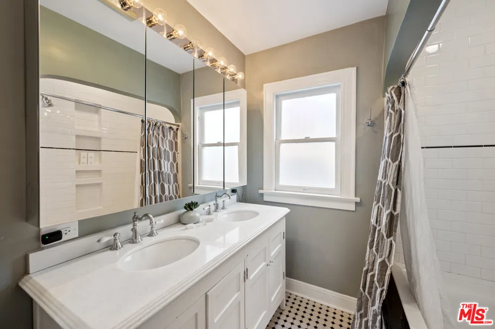 2146 Beachwood Terrace Los Angeles, CA 90068