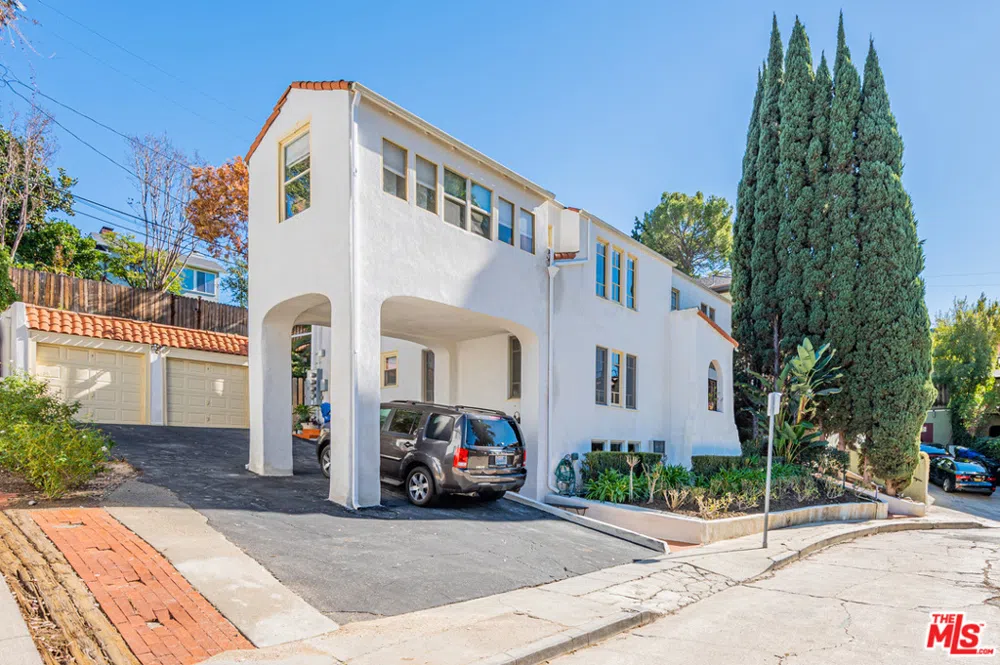 2146 Beachwood Terrace Los Angeles, CA 90068
