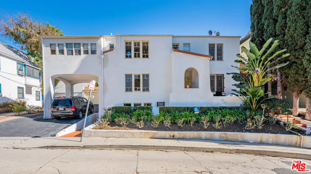 2146 Beachwood Terrace Los Angeles, CA 90068