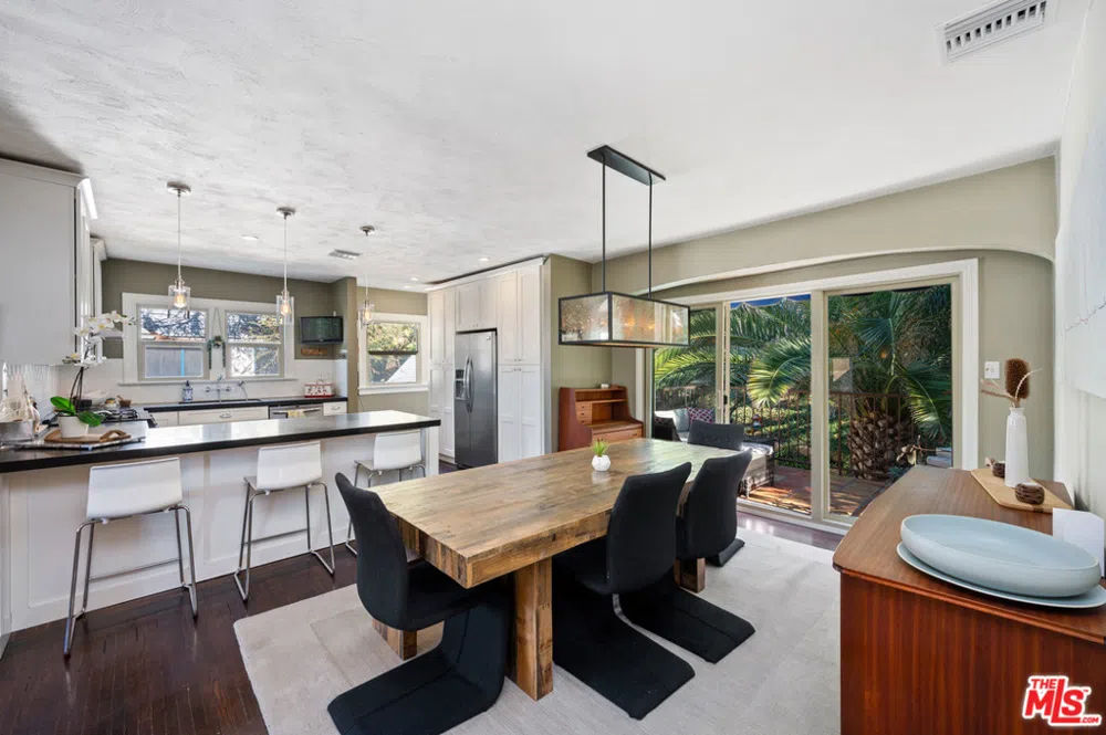 2146 Beachwood Terrace Los Angeles, CA 90068