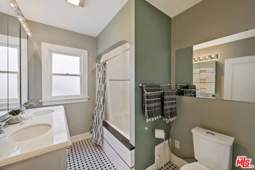 2146 Beachwood Terrace Los Angeles, CA 90068