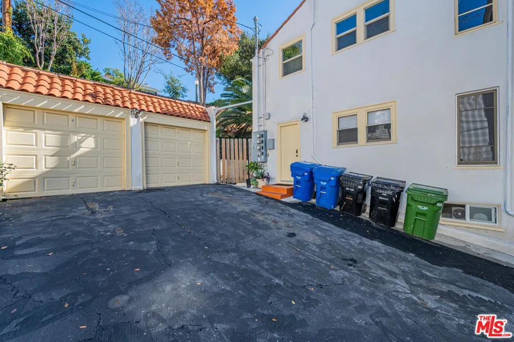2146 Beachwood Terrace Los Angeles, CA 90068