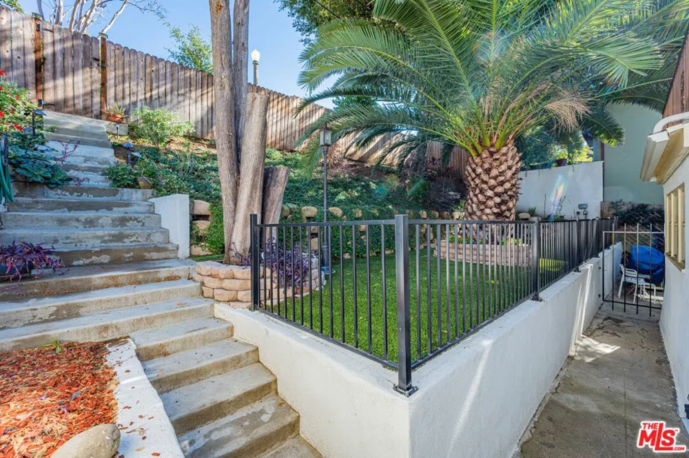 2146 Beachwood Terrace Los Angeles, CA 90068