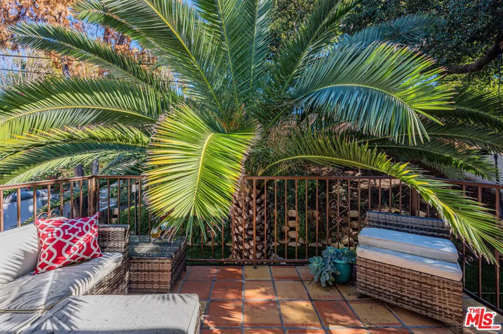 2146 Beachwood Terrace Los Angeles, CA 90068