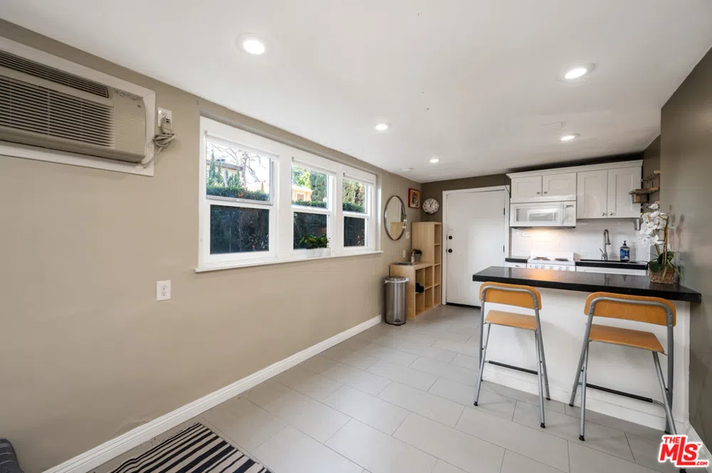 2146 Beachwood Terrace Los Angeles, CA 90068