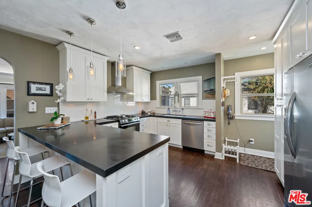 2146 Beachwood Terrace Los Angeles, CA 90068