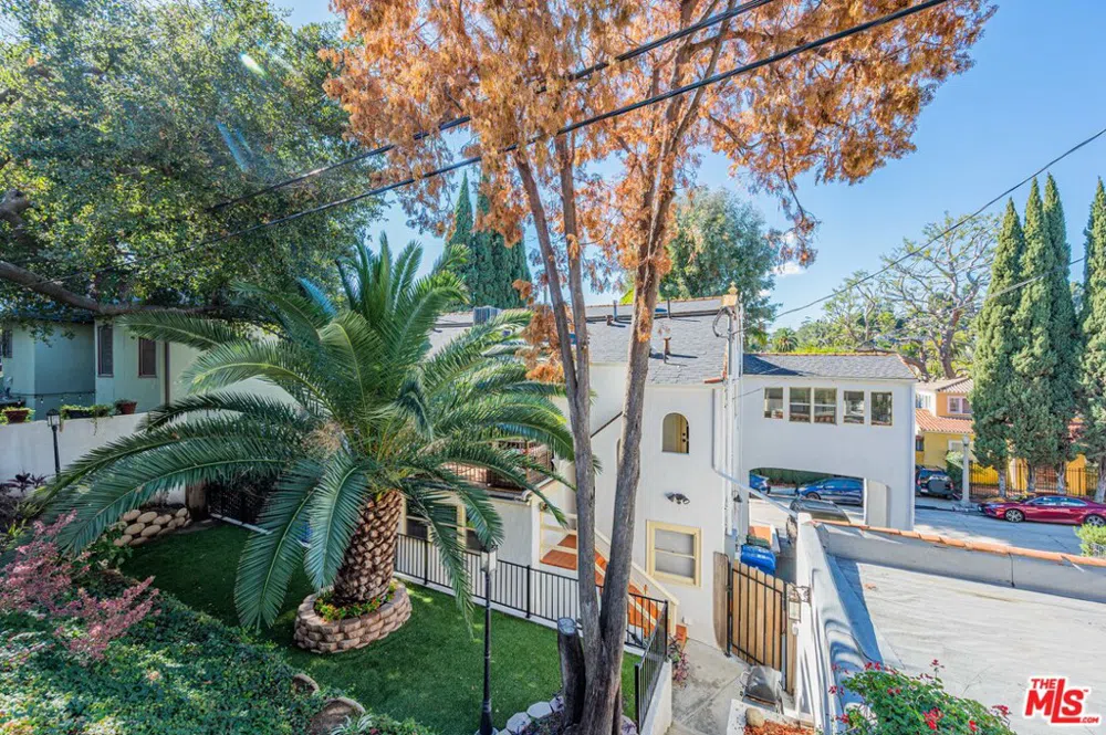 2146 Beachwood Terrace Los Angeles, CA 90068