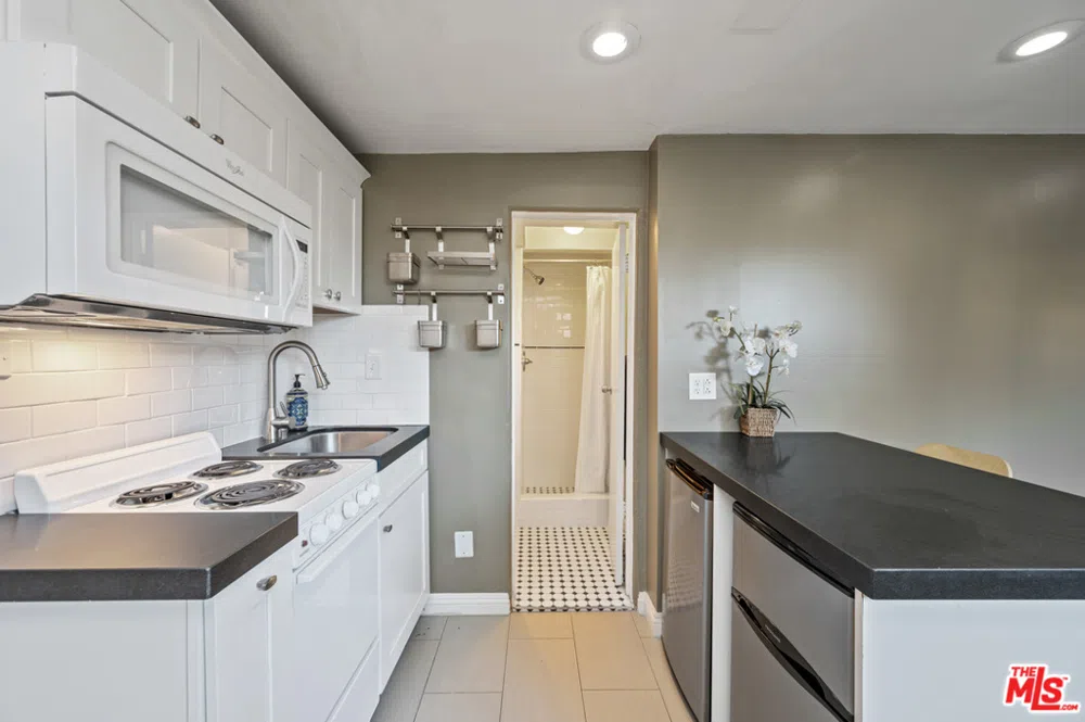 2146 Beachwood Terrace Los Angeles, CA 90068