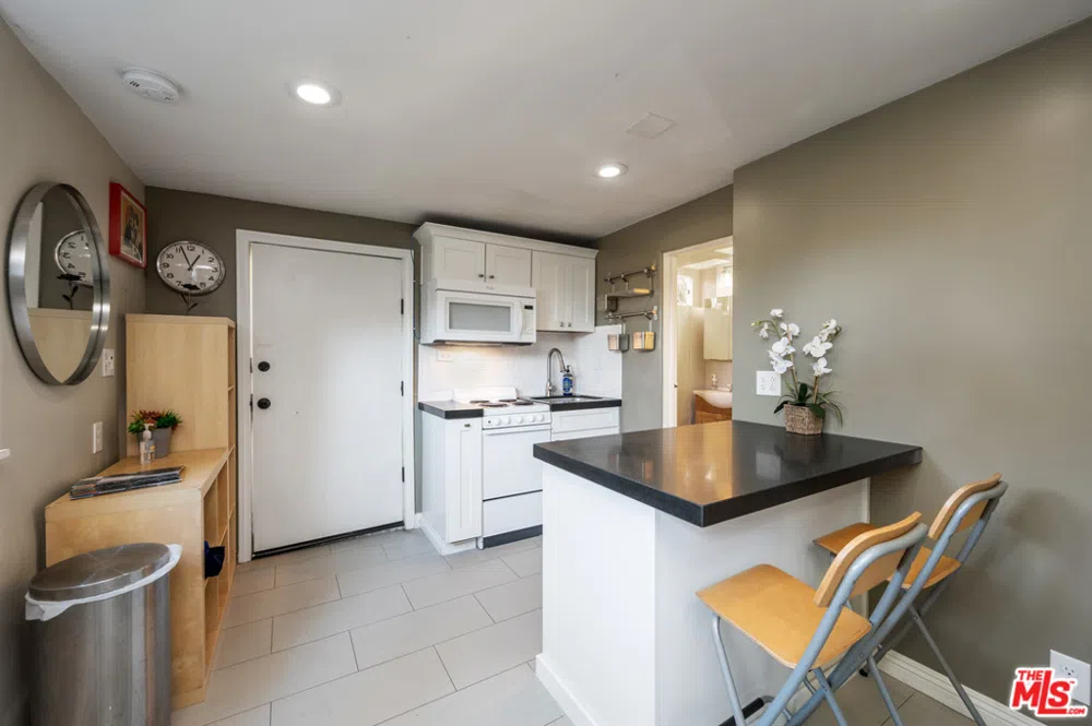 2146 Beachwood Terrace Los Angeles, CA 90068