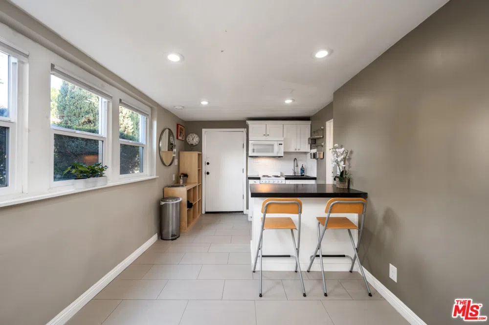 2146 Beachwood Terrace Los Angeles, CA 90068