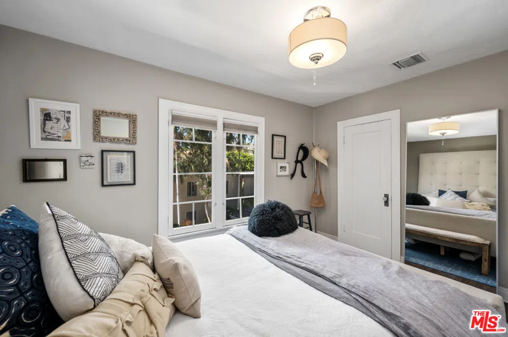 2146 Beachwood Terrace Los Angeles, CA 90068