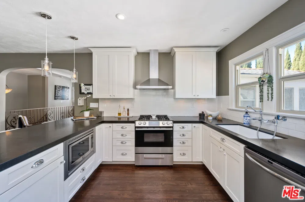 2146 Beachwood Terrace Los Angeles, CA 90068