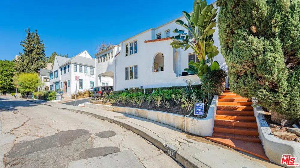 2146 Beachwood Terrace Los Angeles, CA 90068