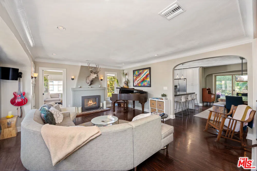 2146 Beachwood Terrace Los Angeles, CA 90068