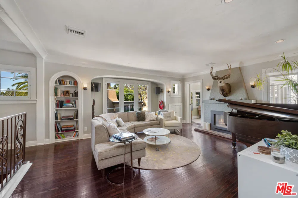 2146 Beachwood Terrace Los Angeles, CA 90068