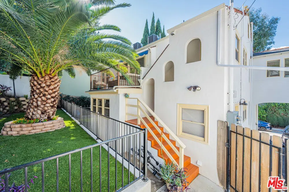 2146 Beachwood Terrace Los Angeles, CA 90068