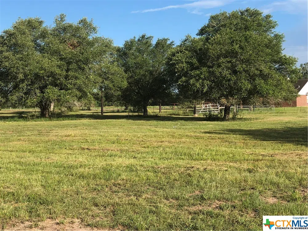2 PVT 1671 Hallettsville, TX 77964