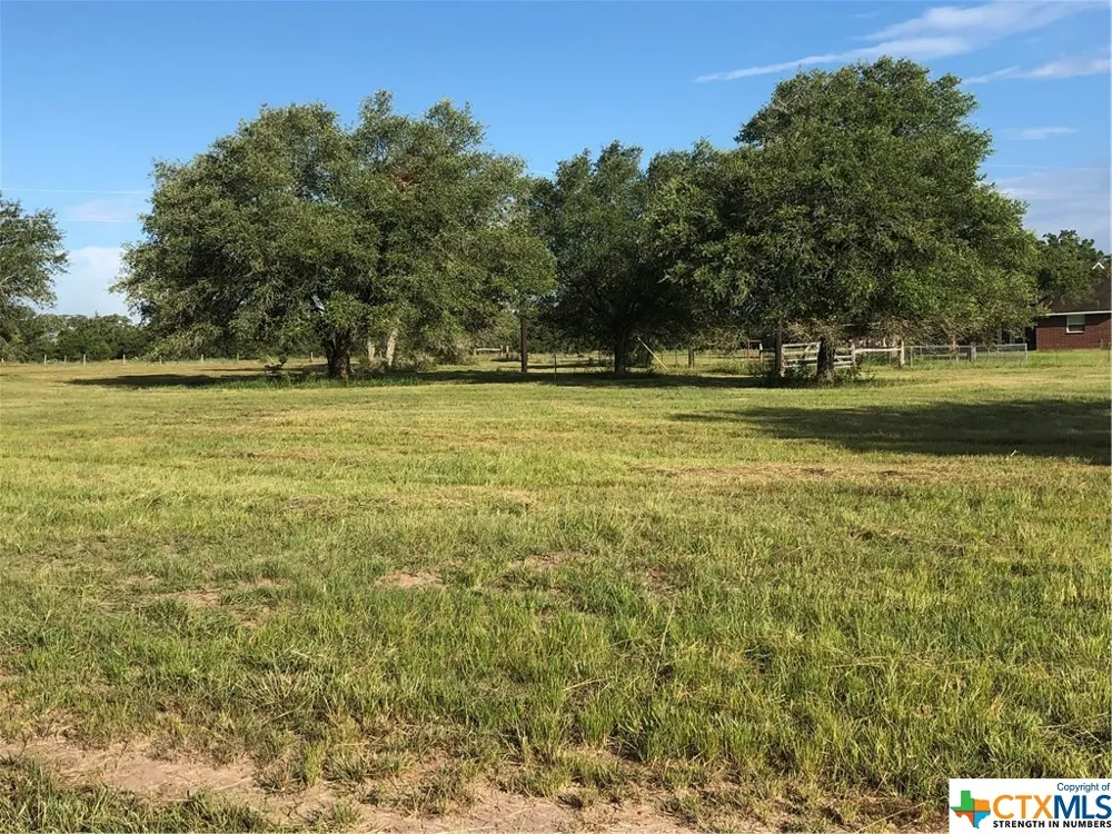 2 PVT 1671 Hallettsville, TX 77964
