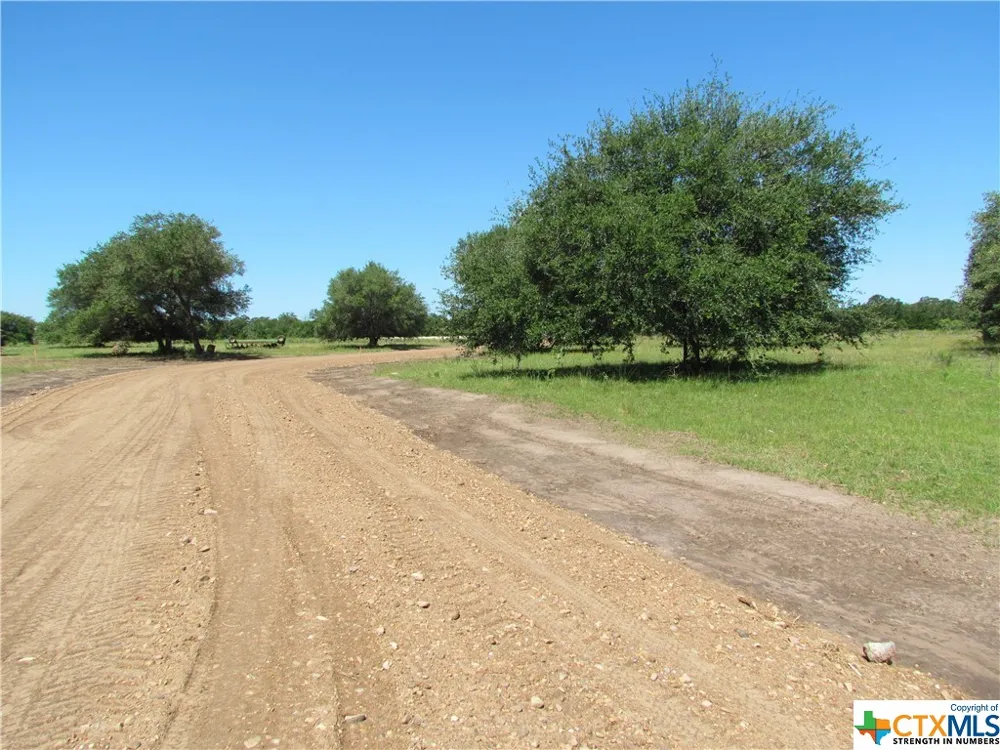 2 PVT 1671 Hallettsville, TX 77964