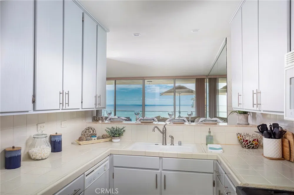 31755 Coast #412 Laguna Beach, CA 92651