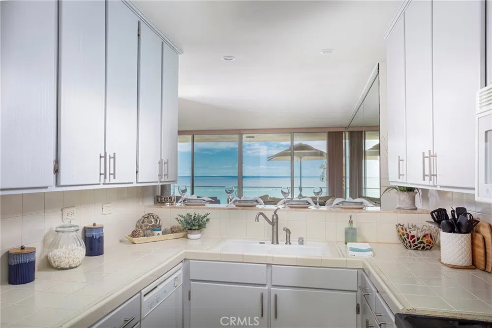 31755 Coast #412 Laguna Beach, CA 92651