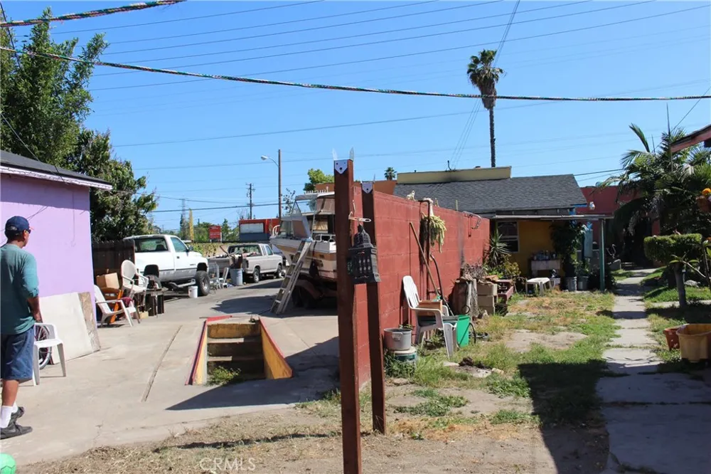 6101 Clara Street Bell Gardens, CA 90201