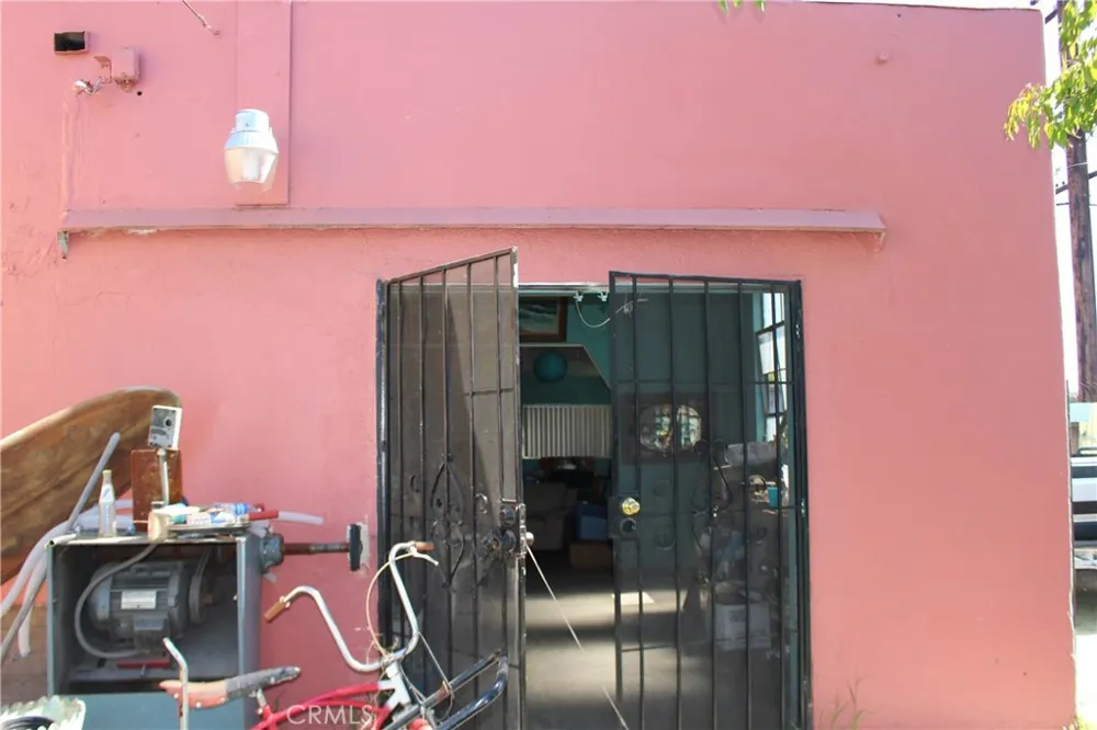 6101 Clara Street Bell Gardens, CA 90201
