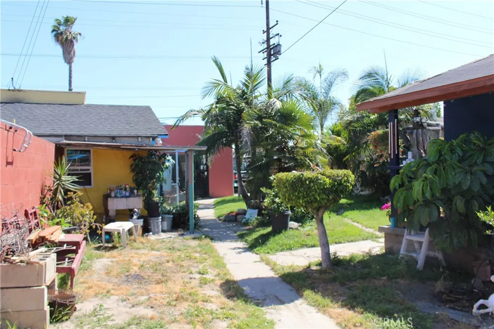 6101 Clara Street Bell Gardens, CA 90201