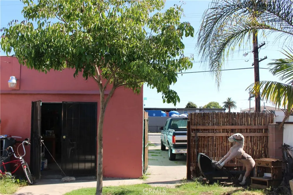 6101 Clara Street Bell Gardens, CA 90201