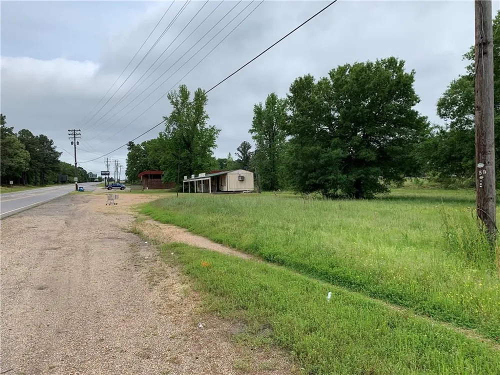 947 S Pine Street Vivian, LA 71082