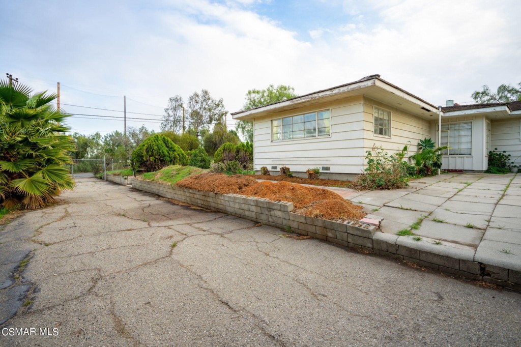 10901 Darling Road Ventura, CA 93004