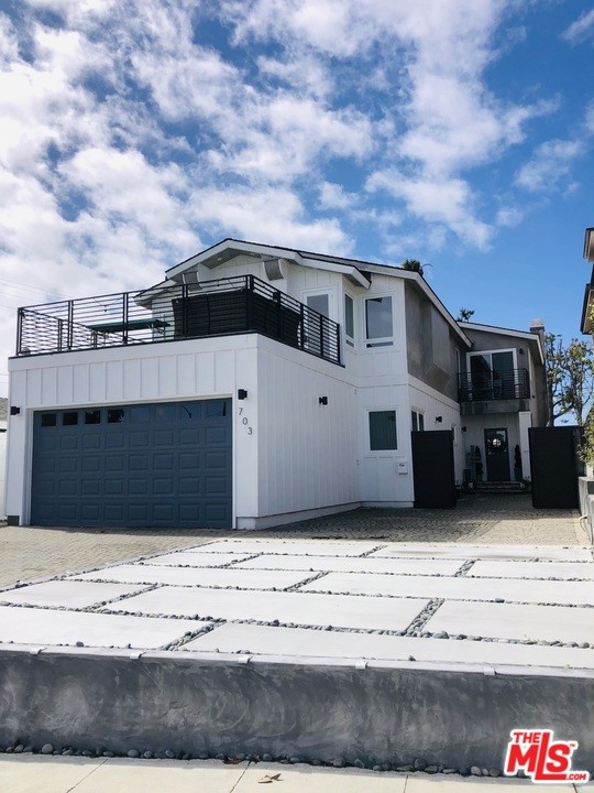 703 N PAULINA Avenue