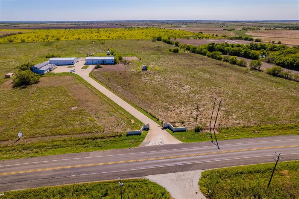22534 State Highway 56 Southmayd, TX 76273